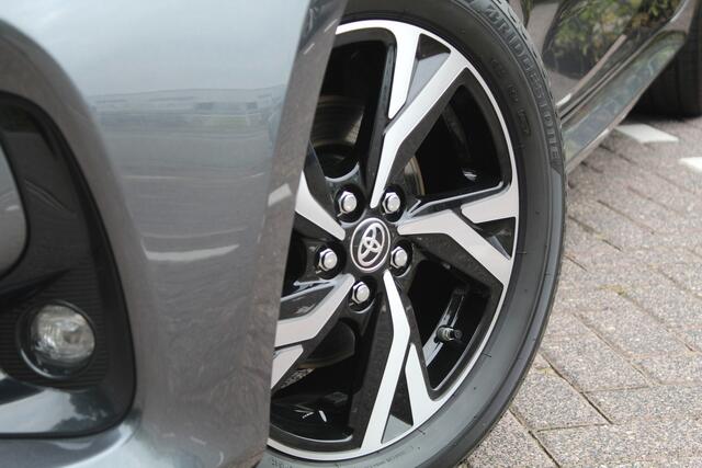 Toyota YARIS 1.5 Hybrid 115 First Edition Comfort Pack | Rijklaar | Blind Spot | Stoel-/stuurverw. | LED | Keyless | Apple/Android | Adap.cruise