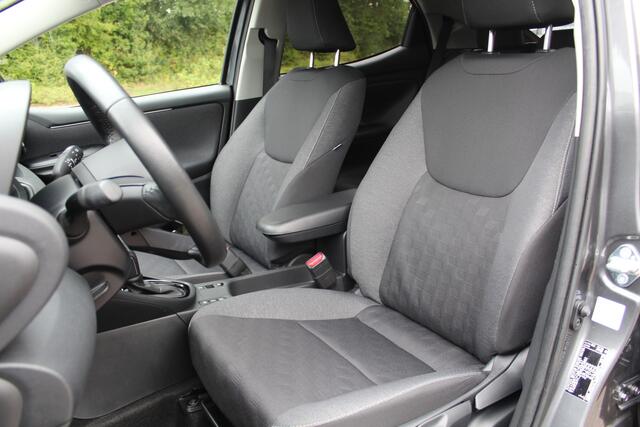 Toyota YARIS 1.5 Hybrid 115 First Edition Comfort Pack | Rijklaar | Blind Spot | Stoel-/stuurverw. | LED | Keyless | Apple/Android | Adap.cruise