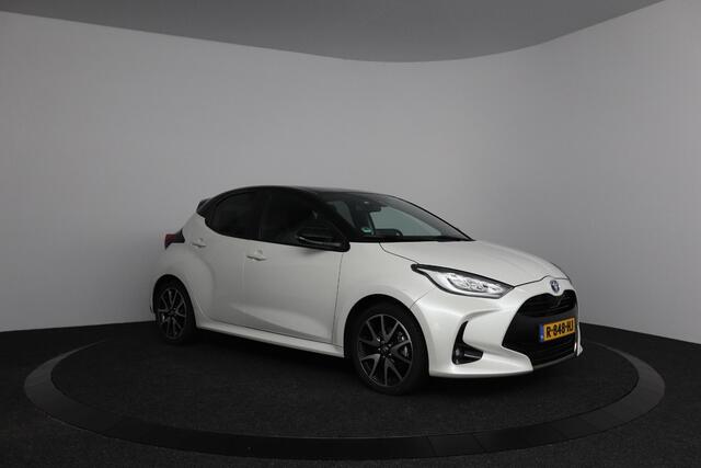 Toyota YARIS 1.5 Hybrid Executive | Bi-tone