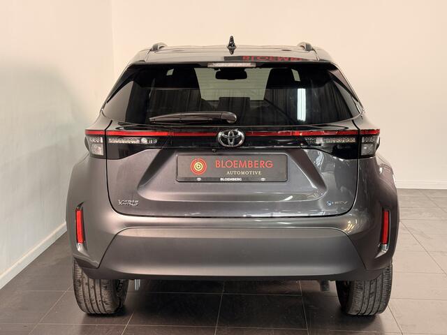 Toyota YARIS Cross 1.5 Hybrid 115 First Edition + Winterpack | Stoel / Stuur en voorruitverwarming | Parkeersensoren |