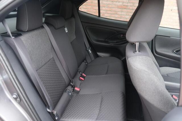 Toyota YARIS Cross 1.5 Hybrid 115pk CVT Dynamic - Achteruitrijcamera - Apple CarPlay - Climate control - Keyless - LED-koplampen - Parkeersensoren - Stoelverwarming - Dodehoekdetectie
