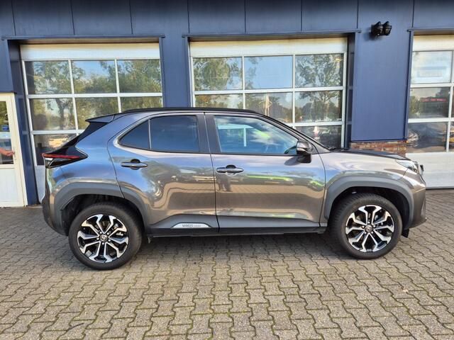 Toyota YARIS 1.5 HYBRID 115 FIRST, Parkeer sensoren, Camera, Stuur/stoel verwarming, ALL IN prijs!