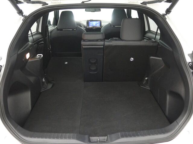 Toyota YARIS Cross 1.5 Hybrid Adventure | Navigatie | Trekhaak | Panoramadak | JBL | BLS | PDC | Head-up | Stuur-Stoelverwarming |