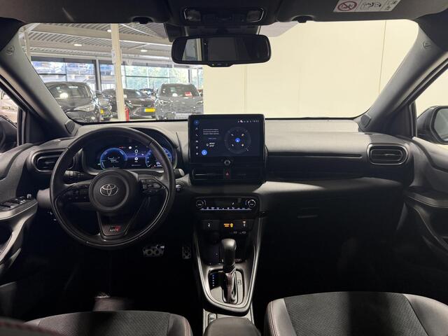 Toyota YARIS 1.5 Hybrid 130 GR SPORT PLUS Parkeersensoren V+A, Keyless, Stoel- & Stuurverwarming, Dodehoekdetectie