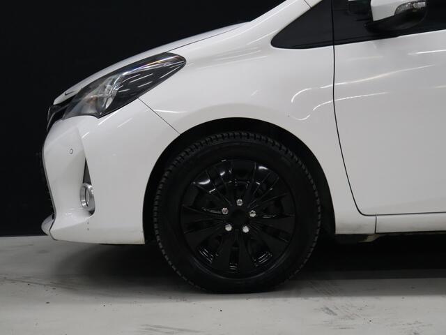 Toyota YARIS 1.5 Hybrid Trend [CRUISE CONTROL, ACHTERUITRIJCAMERA, PDC V+A, NAVIGATIE, CLIMATE CONTROL, LEDERENSTUUR, BLUETOOTH, LED, NIEUWSTAAT]