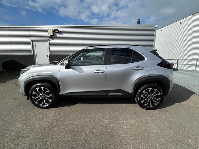 Toyota YARIS Cross 1.5 Hybrid Dynamic Trekhaak, 1e eign. Nederlandse auto, Navigatie, Smart Key, Privacy glass, LED, Lichtmetalen velgen, Achteruitrijcamera