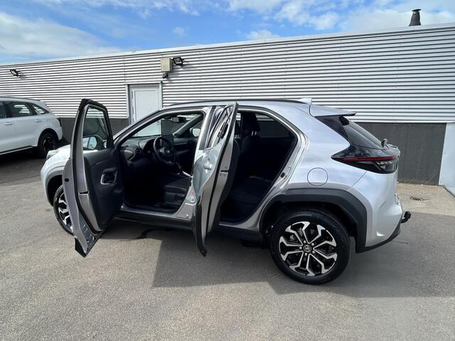 Toyota YARIS Cross 1.5 Hybrid Dynamic Trekhaak, 1e eign. Nederlandse auto, Navigatie, Smart Key, Privacy glass, LED, Lichtmetalen velgen, Achteruitrijcamera