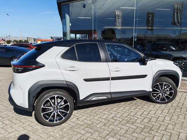 Toyota YARIS Cross 1.5 Hybrid GR Sport | JBL | Sensoren v/a | El. Achterklep | Stoelverwarming
