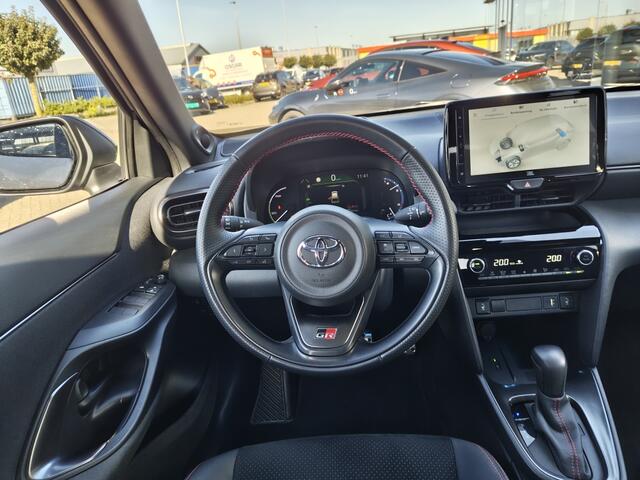 Toyota YARIS Cross 1.5 Hybrid GR Sport | JBL | Sensoren v/a | El. Achterklep | Stoelverwarming