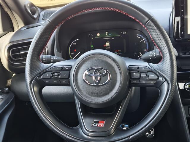 Toyota YARIS Cross 1.5 Hybrid GR Sport | JBL | Sensoren v/a | El. Achterklep | Stoelverwarming