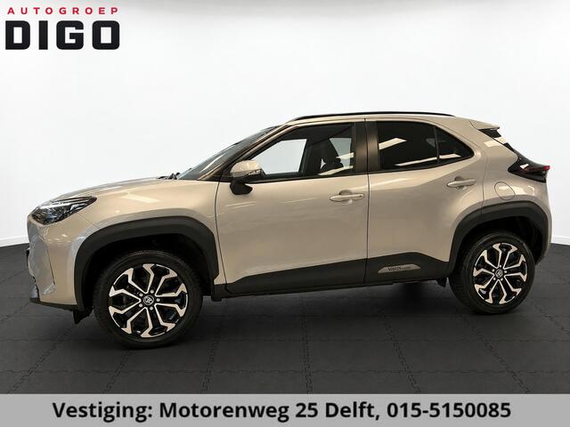 Toyota YARIS Cross 1.5 HYBRID DYNAMIC SILVERLINE GARANTIE 2035 NAVIGATIE . STUUR EN STOEL VERWARMING . ADAPTIEVE CRUICE CONTROL .