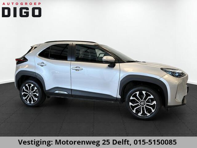 Toyota YARIS Cross 1.5 HYBRID DYNAMIC SILVERLINE GARANTIE 2035 NAVIGATIE . STUUR EN STOEL VERWARMING . ADAPTIEVE CRUICE CONTROL .
