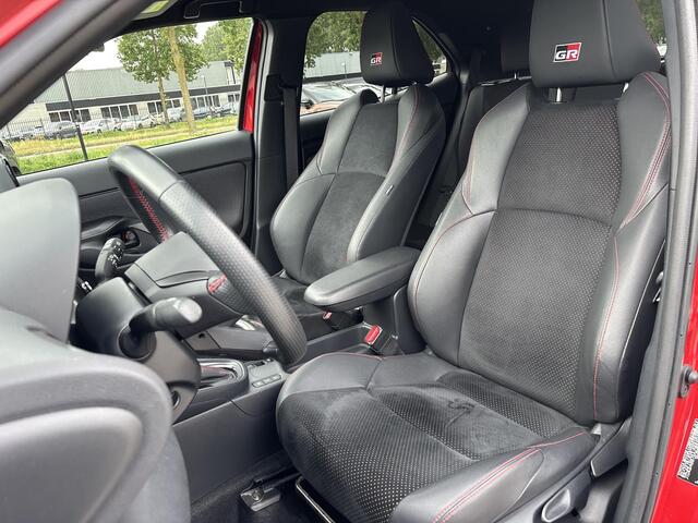 Toyota YARIS Cross 1.5 Hybrid GR Sport PANO | All-in prijs | Automaat | Panoramadak | apple/android auto