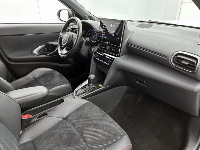 Toyota YARIS Cross 1.5 Hybrid 130 GR SPORT + | JBL | Head-Up Display | Dodehoek detectie | Stoel+Stuurverwarming | LED Matrix | Trekhaak Afneembaar | Elektrische achterklep | Parkeersensoren voor+achter | Navigatie | Apple CarPlay/Andro