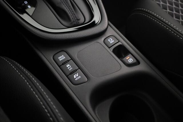 Toyota YARIS 1.5 Hybrid 130 Executive | Direct leverbaar! | Metaallak | Retailpremie | **** Q3 Actie
