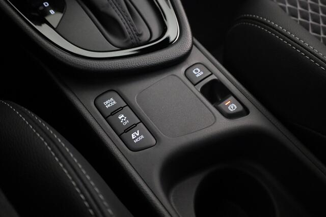 Toyota YARIS 1.5 Hybrid 130 Executive | Direct leverbaar! | Metaallak | Retailpremie | **** Q3 Actie