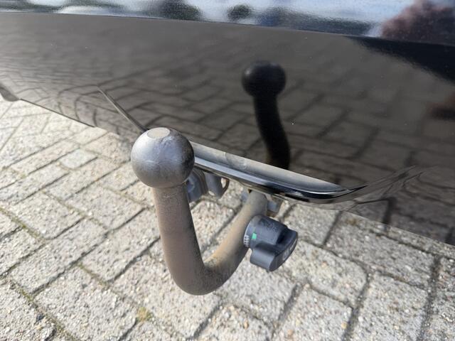 Toyota YARIS 1.5 Hybrid Executive *Met Trekhaak!*