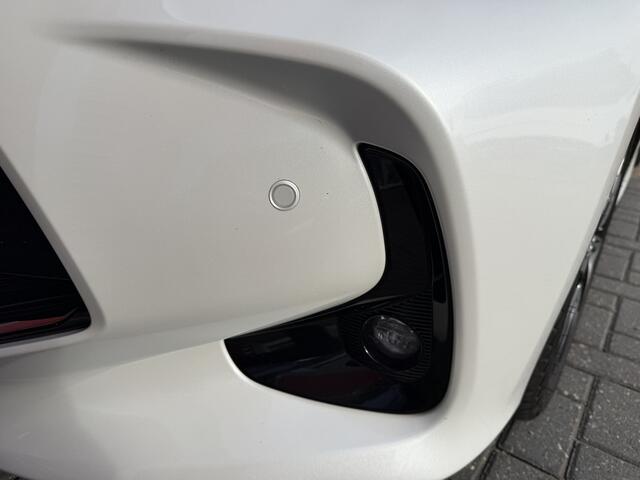Toyota YARIS 1.5 Hybrid Executive *Met Trekhaak!*