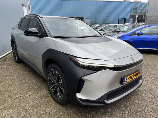 Toyota bZ4X Launch Edition Premium 71 kWh | 1e Eigenaar | NIEUW Geleverd | Panoramadak | BTW | 360 Camera | Winter Pakket | Warmtepomp |