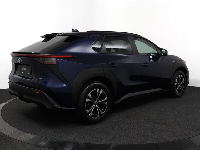 Toyota bZ4X Dynamic 71 kWh | 360 Camera | Dodehoek detectie | Parkeer sensoren voor + achter | Electrische achterklep | Stoelverwarming |