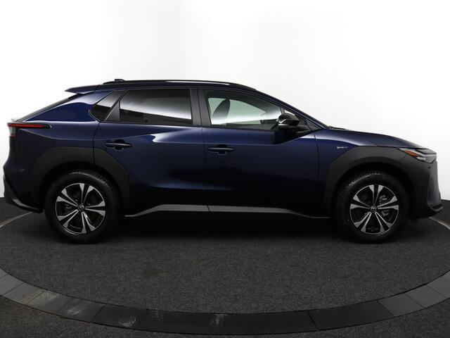 Toyota bZ4X Dynamic 71 kWh | 360 Camera | Dodehoek detectie | Parkeer sensoren voor + achter | Electrische achterklep | Stoelverwarming |