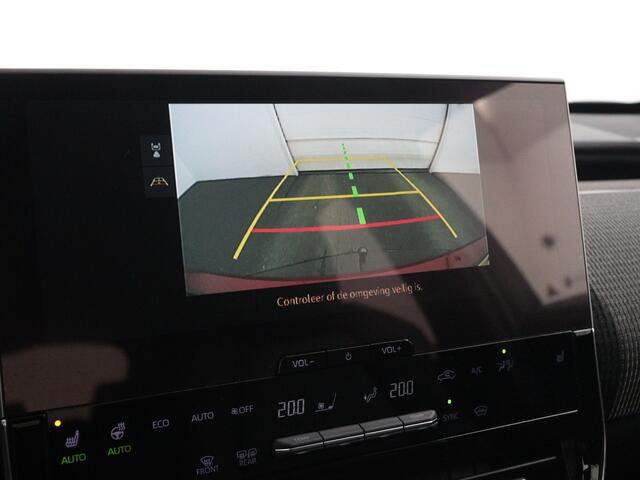 Toyota bZ4X Dynamic 71 kWh | Navigatie | Camera | Climate Control | Trekhaak | Elektrisch bedienbare achterklep |