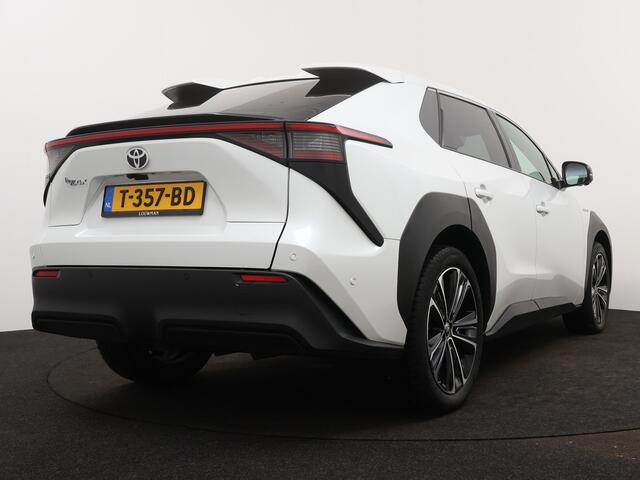 Toyota bZ4X Premium 4WD 71 kWh | Solar Roof | Parkeersensoren | Stoel en stuurwiel verwarmd | Navigatie | 360 Camera | Cruise Control Adaptief | Climate Control |