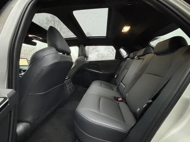 Toyota bZ4X 2WD 71,4kWh Premium Bi-Tone + Panoramisch dak | JBL | 20"