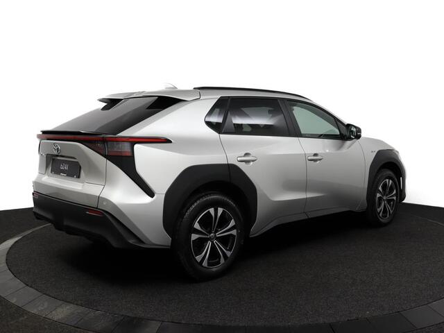 Toyota bZ4X Dynamic 71 kWh | 360 Camera | Dodehoek detectie | Parkeer sensoren voor + achter | Electrische achterklep | Stoelverwarming |