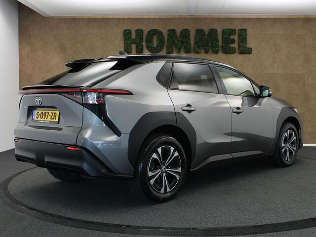 Toyota bZ4X Dynamic 71 kWh 100% ELEKTRISCH 3 fase laden - PANORAMA DAK - NAVIGATIE - ORIGINEEL NEDERLANDSE AUTO - 360 CAMERA - TWO TONE LAK - NAVIGATIE FULL MAP - STOELVERWAMING - APPLE CARPLAY/ANDROID AUTO -