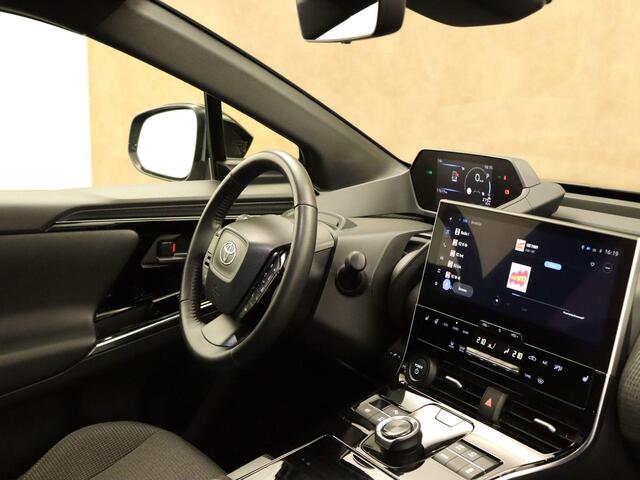Toyota bZ4X Dynamic 71 kWh 100% ELEKTRISCH 3 fase laden - PANORAMA DAK - NAVIGATIE - ORIGINEEL NEDERLANDSE AUTO - 360 CAMERA - TWO TONE LAK - NAVIGATIE FULL MAP - STOELVERWAMING - APPLE CARPLAY/ANDROID AUTO -