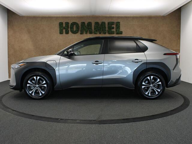 Toyota bZ4X Dynamic 71 kWh 100% ELEKTRISCH 3 fase laden - PANORAMA DAK - NAVIGATIE - ORIGINEEL NEDERLANDSE AUTO - 360 CAMERA - TWO TONE LAK - NAVIGATIE FULL MAP - STOELVERWAMING - APPLE CARPLAY/ANDROID AUTO -