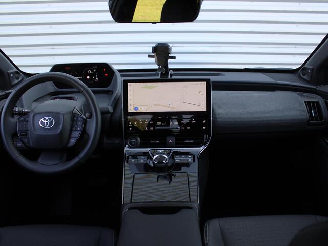 Toyota bZ4X Premium 71 kWh | Trekhaak | BTW auto | Stuur-/voorruit-/stoelverwarming + ventilatie | Camera rondom | 20" LM |