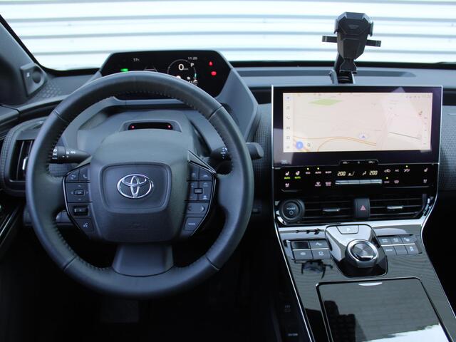 Toyota bZ4X Premium 71 kWh | Trekhaak | BTW auto | Stuur-/voorruit-/stoelverwarming + ventilatie | Camera rondom | 20" LM |
