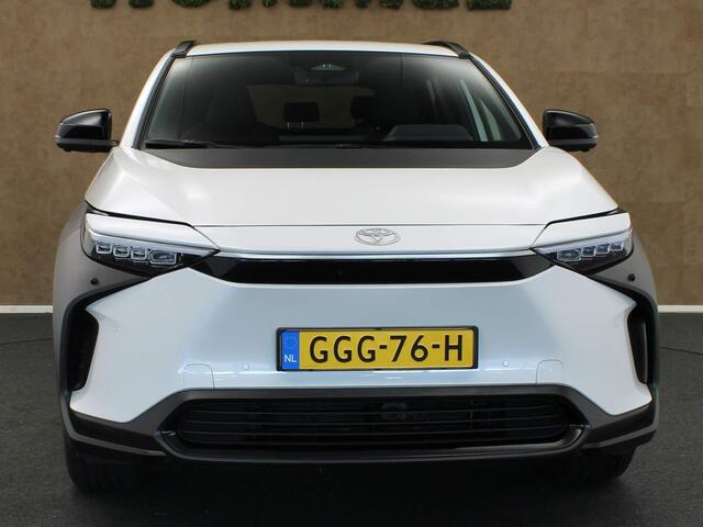 Toyota bZ4X Business 71 kWh 100% ELEKTRISCH - 3 FASE EN SNELLADER - NAVIGATIE - ELEKTRISCHE ACHTERKELP - 360 CAMERA