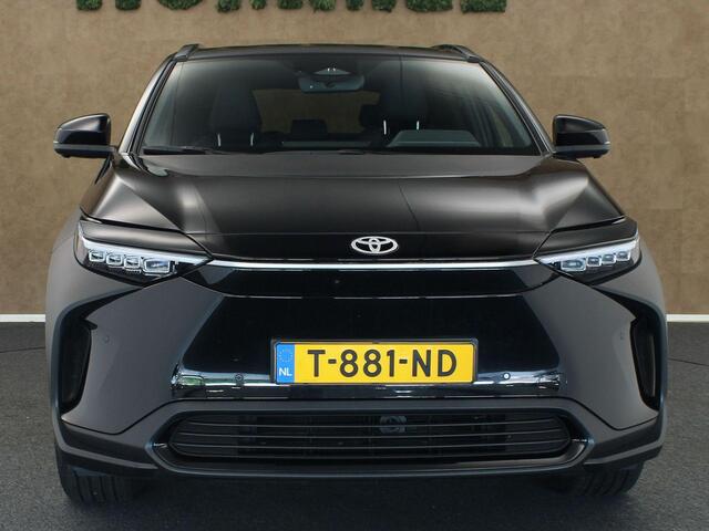 Toyota bZ4X Dynamic 71 kWh - SOH 97.6%! - ORIGINEEL NEDERLANDSE AUTO - STOEL EN STUUR VERWARMING - ELEKTRISCHE ACHTERKLEP - NAVIGATIE - PARKEERSENSOREN VOOR EN ACHTER - 360 GRADEN CAMERA - APPLE CARPLAY/ANDROID AUTO