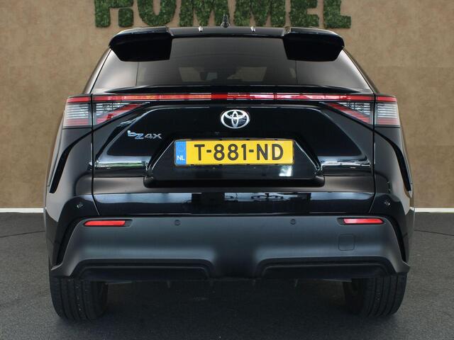 Toyota bZ4X Dynamic 71 kWh - SOH 97.6%! - ORIGINEEL NEDERLANDSE AUTO - STOEL EN STUUR VERWARMING - ELEKTRISCHE ACHTERKLEP - NAVIGATIE - PARKEERSENSOREN VOOR EN ACHTER - 360 GRADEN CAMERA - APPLE CARPLAY/ANDROID AUTO