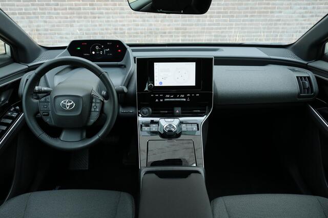 Toyota bZ4X Active 71 kWh, 3 Fase, Navigatie, Climate & Cruise control, Parkeercamera!