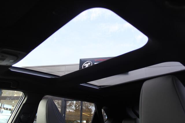 Toyota bZ4X Premium 71 kWh 3-fase Bi-Tone | Rijklaar | Panoramadak | Leder | Memory | LED | 360 Camera | JBL