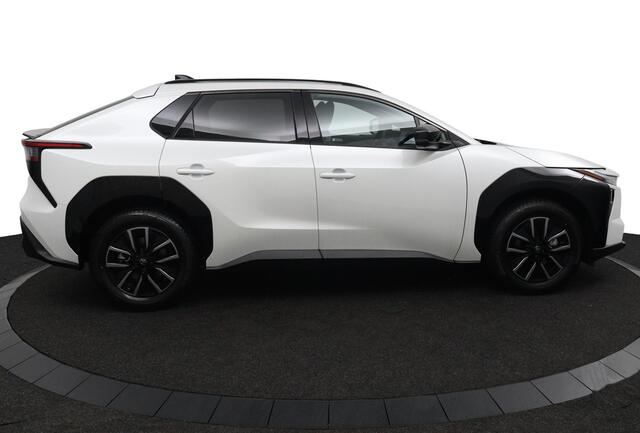 Toyota bZ4X Dynamic 73 kWh | Nieuwe Auto | 360 Camera | Parkeersensoren | Stoelverwarming |
