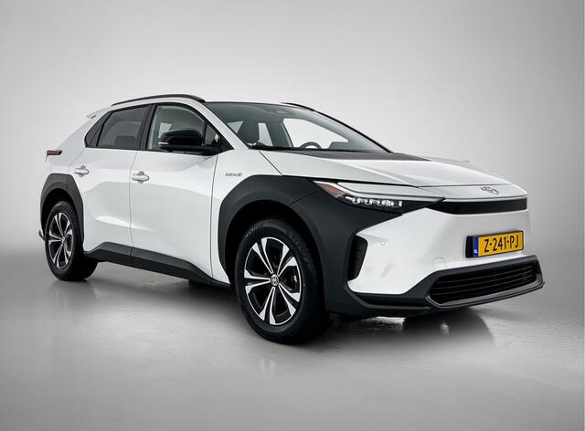 Toyota bZ4X Dynamic 71 kWh | NL-Auto | Stoelverwarming | Navigatie | Apple Carplay / Android Auto |