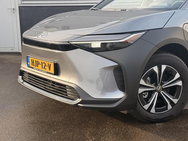 Toyota bZ4X Active 71 kWh Speciale PRIJS !! Nieuw 3km 27 maart 2025 incl: AppleCarplay / AndroidAuto, Parkeerhulpcamera, Climate control, Adaptieve cruise control