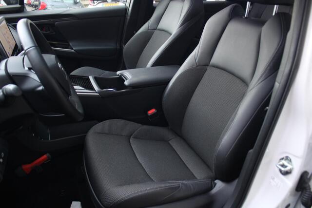 Toyota bZ4X Business Plus 71 kWh Inclusief Batterijcertificaat, Achteruitrijcamera, Parkeersensoren Voor en Achter, Stoelverwarming