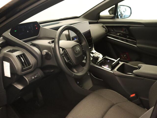Toyota bZ4X Business Plus 71 kWh - ORIGINEEL NEDERLANDSE AUTO - NAVIGATIE FULL-MAP - ADAPTIEVE CRUISE CONTROL - VERWARMDE STOELEN VOOR / STUUR & VOORRUIT - PARKEERSENSOREN VOOR EN ACHTER - ACHTERUITRIJCAMERA - KEYLESS ENTRY & START - 3 FASE LADEN - DODEHOEKDETECTIE