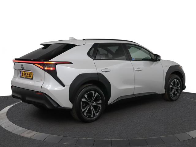 Toyota bZ4X Business Plus 71 kWh | Apple Carplay/Android Auto | Stoel/Stuurverwarming | Parkeersensoren | 360Camera |
