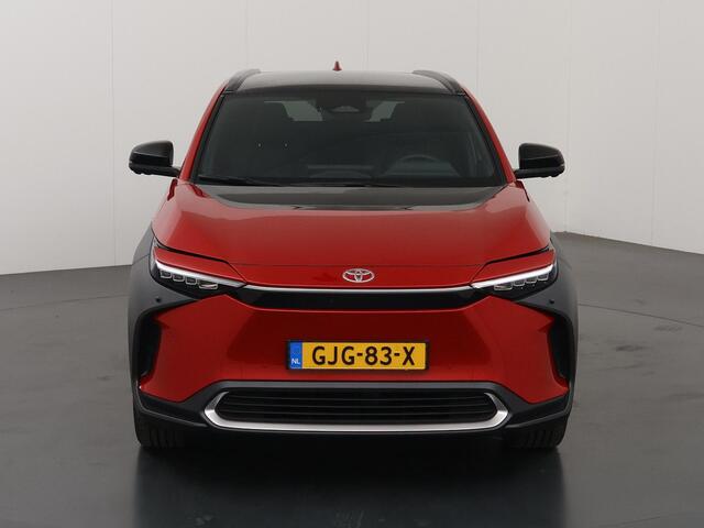 Toyota bZ4X Premium 71 kWh | SOH 98% | Navigatie | Lederen Interieur | Stoelverwarming/Koeling | Stuurverwarming | 360 Camera | DAB | Apple CarPlay/ Android Auto | Panoramadak | Adaptieve Cruise Control | Ele. verstelbare stoelen + geheugen | JBL Audio |