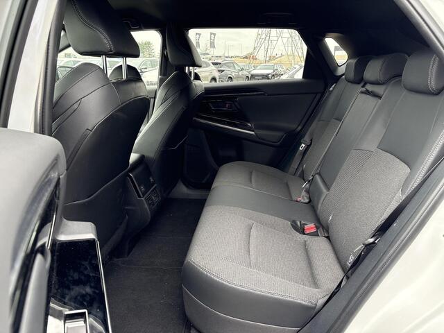 Toyota bZ4X Dynamic 71 kWh **3 FASE /360 CAMERA/ STUURWIELVERWARMING/ DODEHOEK DETECTIE**