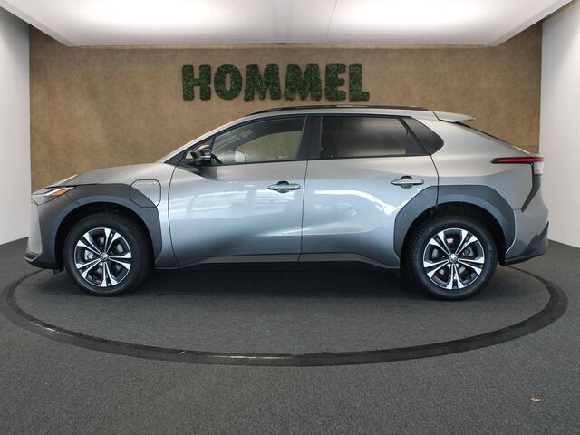 Toyota bZ4X Dynamic 71 kWh - 2 LAADKABELS - ELEKTRISCHE VERSTELLING BESTUURDERSSTOEL - ELEKTRISCH BEDIENBARE ACHTERKLEP - PARKEERSENSOREN VOOR/ ACHTER - STUUR VERWARMD - VOORSTOELEN VERWARMD - NAVIGATIE - M&S BANDEN - DODEHOEK DETECTIE