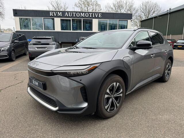 Toyota bZ4X Premium 71 kWh VAN: 39.900,- VOOR: 36.877,- UW LENTEVOORDEEL: 3.023,- | MEGA VOLLE AUTO | 10 jaar TOYOTA GARANTIE | TREKHAAK
