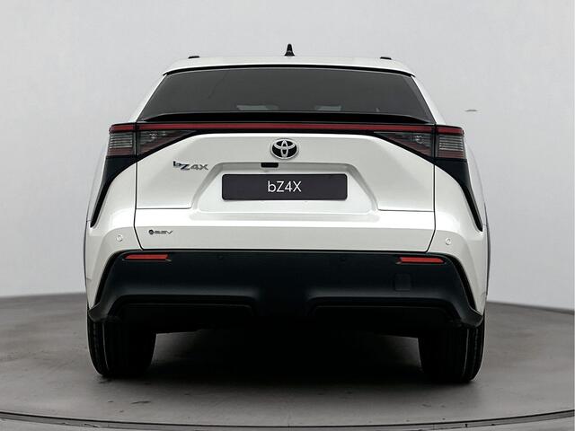 Toyota bZ4X Dynamic 73 kWh | Apple Carplay & Android Auto | Parkeercamera | * | Direct leverbaar |